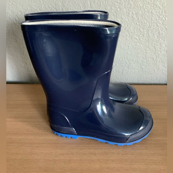 Kids Blue Rain Boots size 9-10 GUC Puddles Dry Feet IT’s RAINING! - Picture 1 of 7